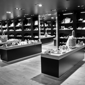 Photo de la boutique outremesure de Nantes dans le centre commercial Atlantis, magasin chaussure femme Atlantis Nantes, magasin vêtement Atlantis Nantes, boutique mode Atlantis Nantes, magasin mode femme Atlantis Nantes chaussures sacs bijoux accessoires et vêtements