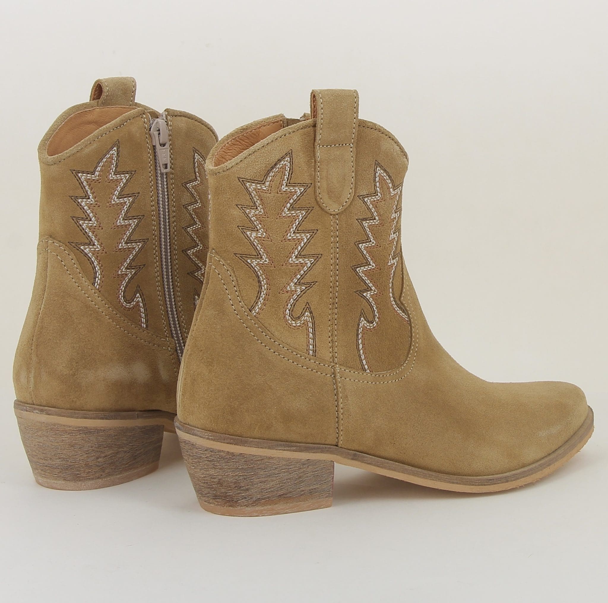 ilkay e25 camel Minka Design