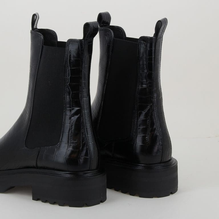 boots 6751 h2526