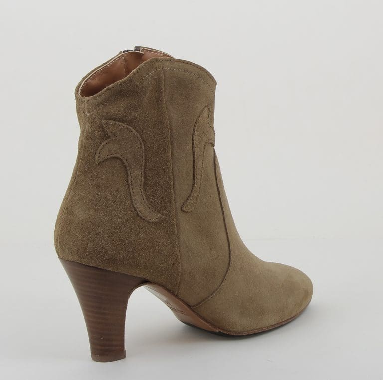boots 4381