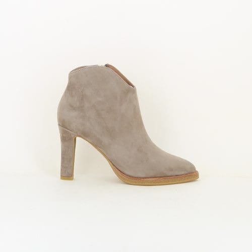 boots 005 h2526 taupe Lola Cruz