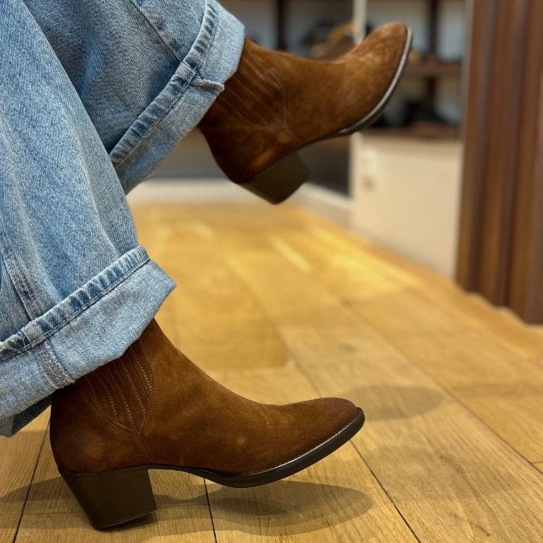 boots 702-25 h26