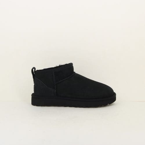 boots classic ultra noir UGG