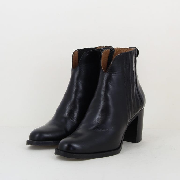 boots 8686 h26