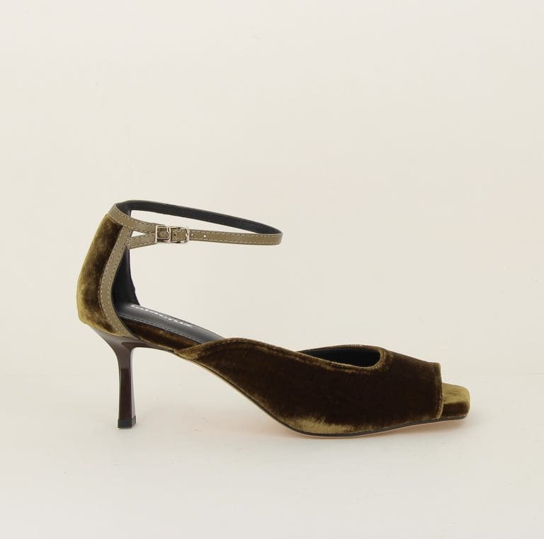 sandale 011 h2526 kaki Lola Cruz