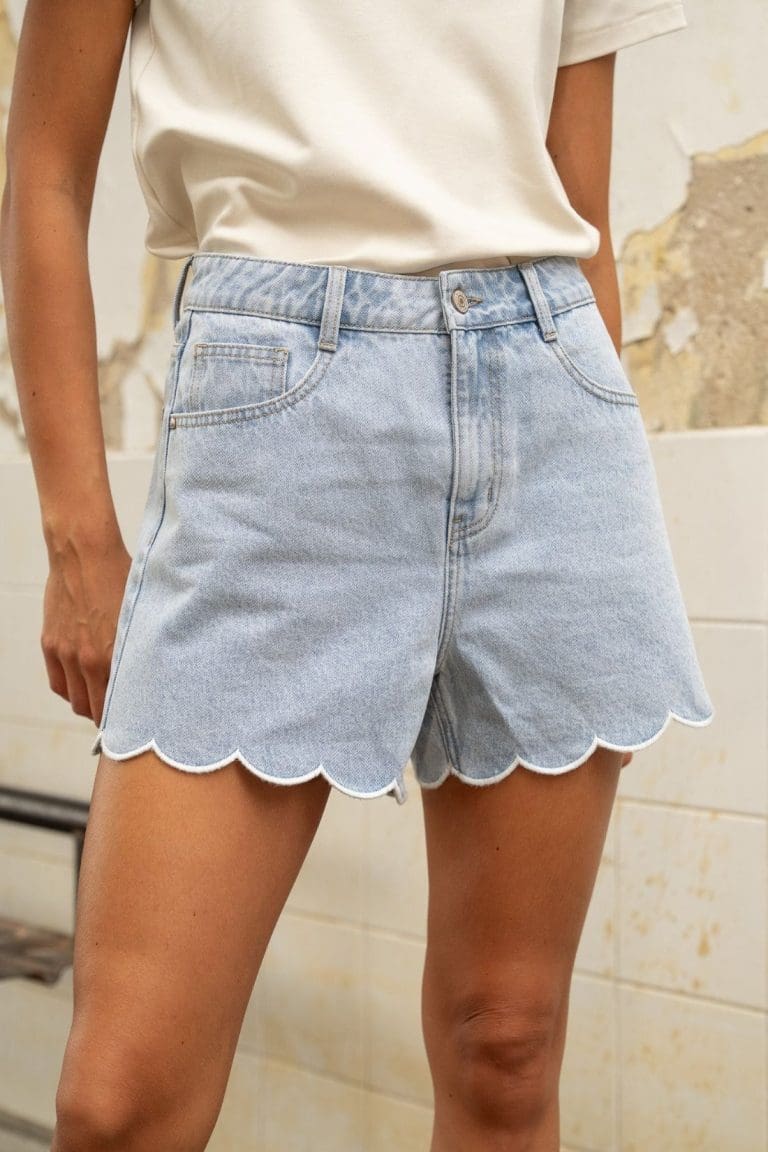 short iris bleu outremesure