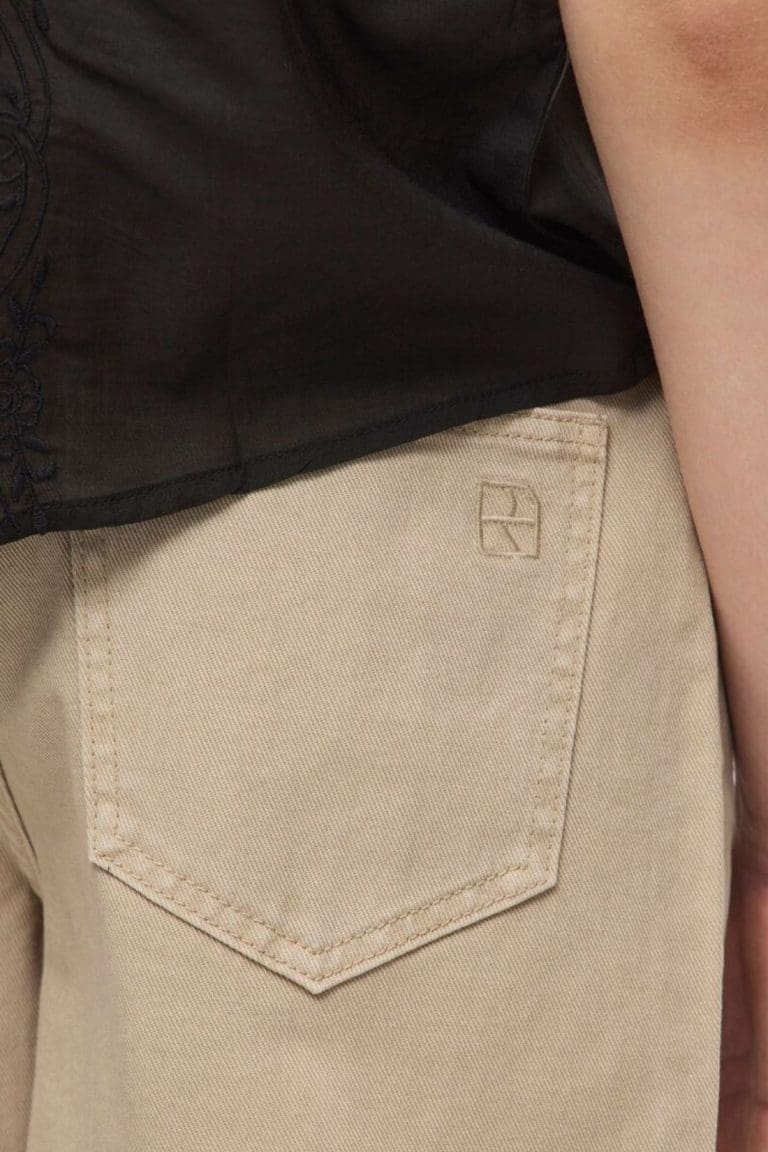 short roujolie e26 beige vila