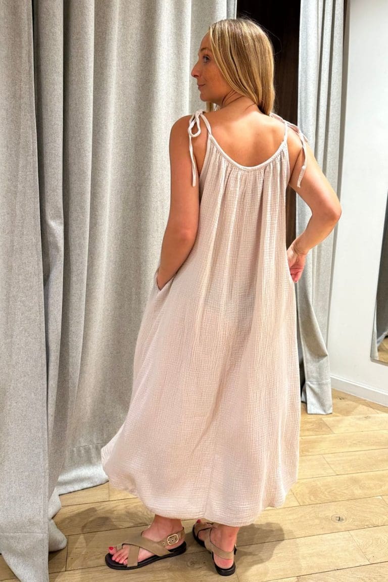 robe blondie e26 beige outremesure