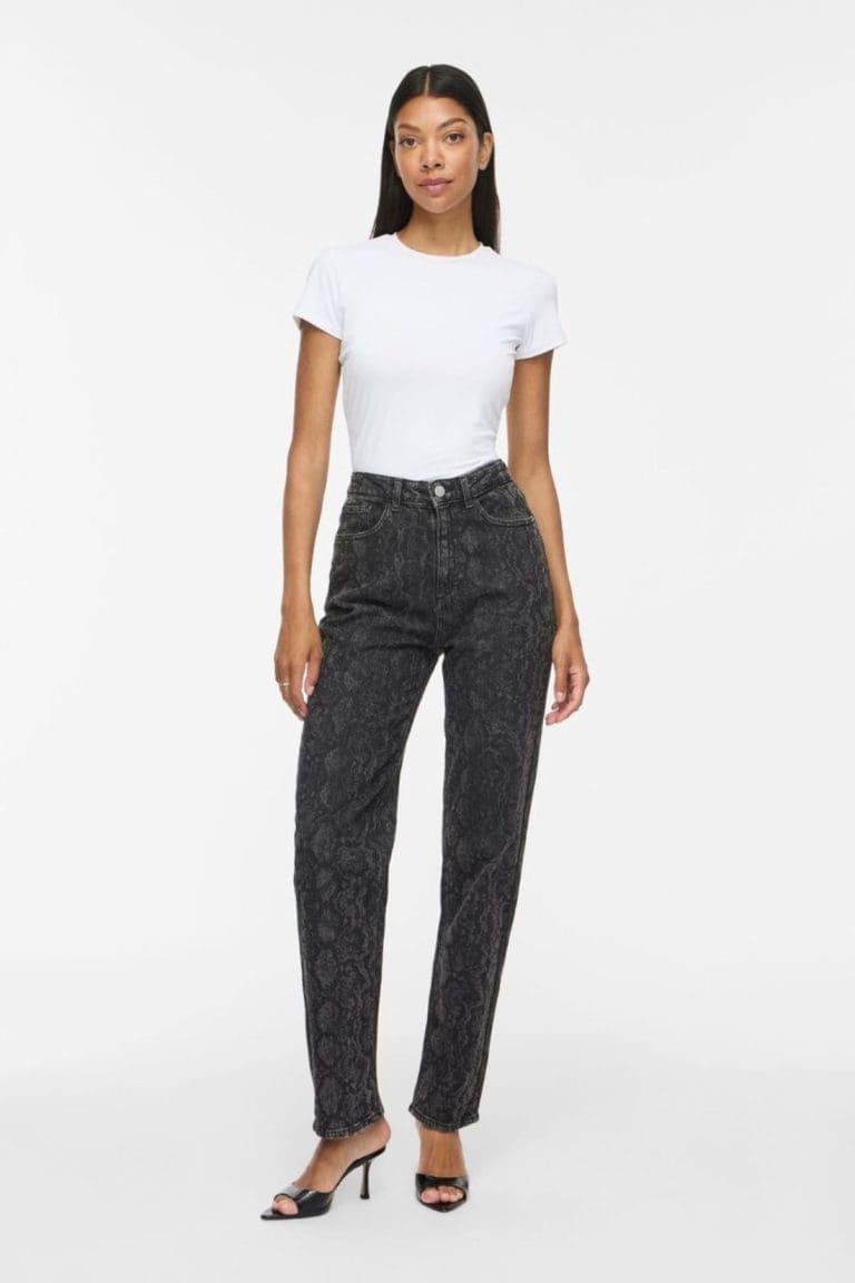 jean vikelly. gris python vila