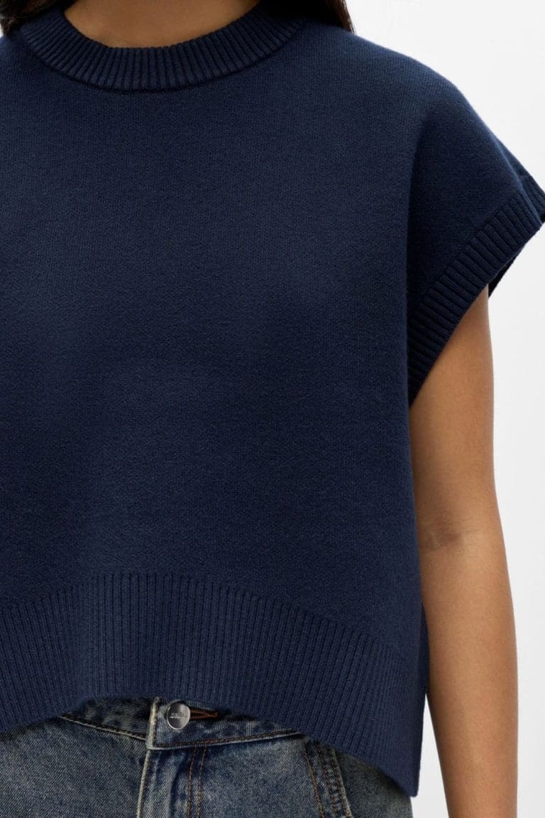 pull objitone bleu marine object