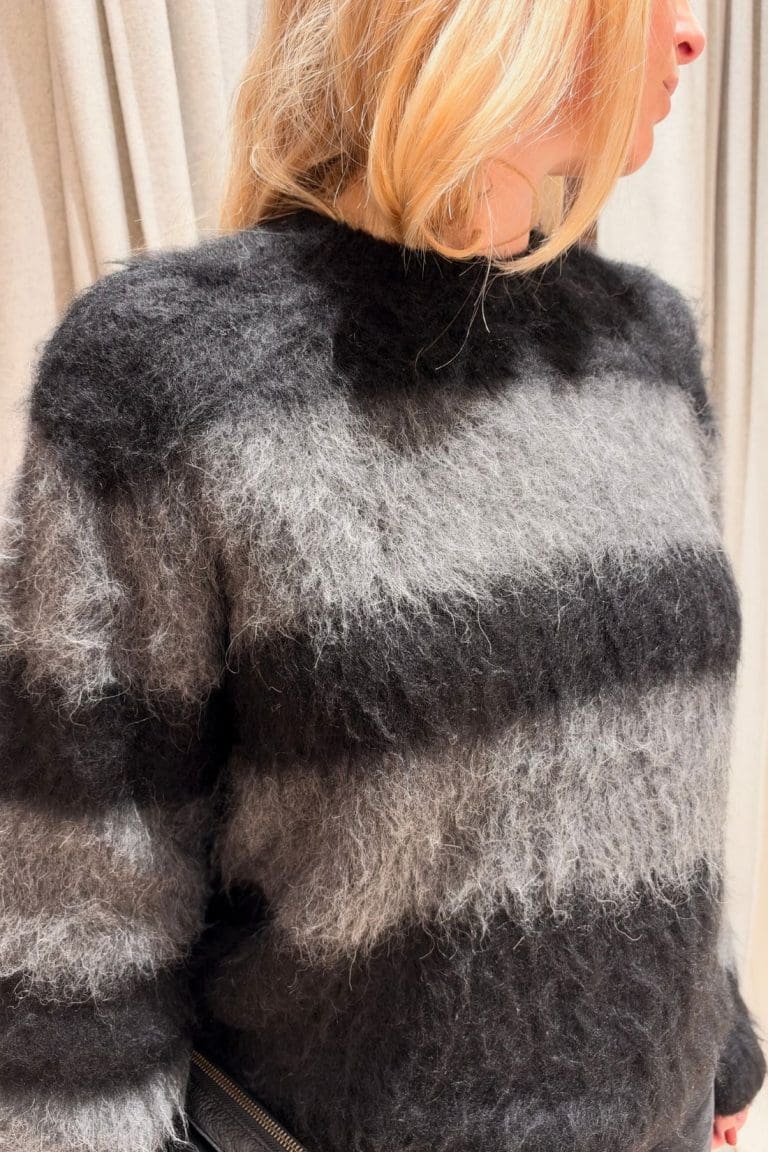 pull rouaria gris rouge edit